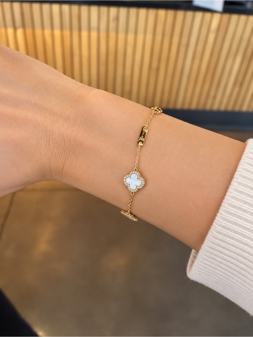14K Gold Plated Mother of Pearl Clover Bracelet Elegant Luxury Jewelry Gift - Picture 3 of 3